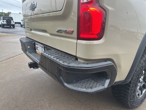 Used 2022 Chevrolet Silverado 1500 ZR2 w/ Technology Package image 16