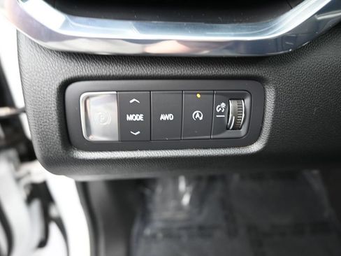 Used 2025 GMC Acadia Elevation w/ Elevation Premium Package AWD/4WD image 12