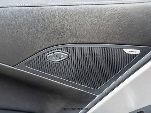 Used 2019 Chevrolet Corvette Stingray Coupe w/ Carbon Flash Badge Package image 39