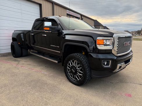 Used 2015 GMC Sierra 3500 Denali w/ Duramax Plus Package image 3