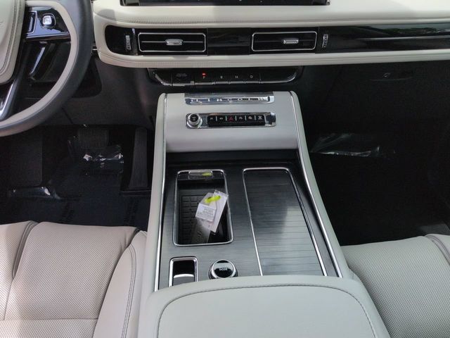 Used 2025 Lincoln Aviator Reserve w/ Equipment Group 201A AWD/4WD image 23