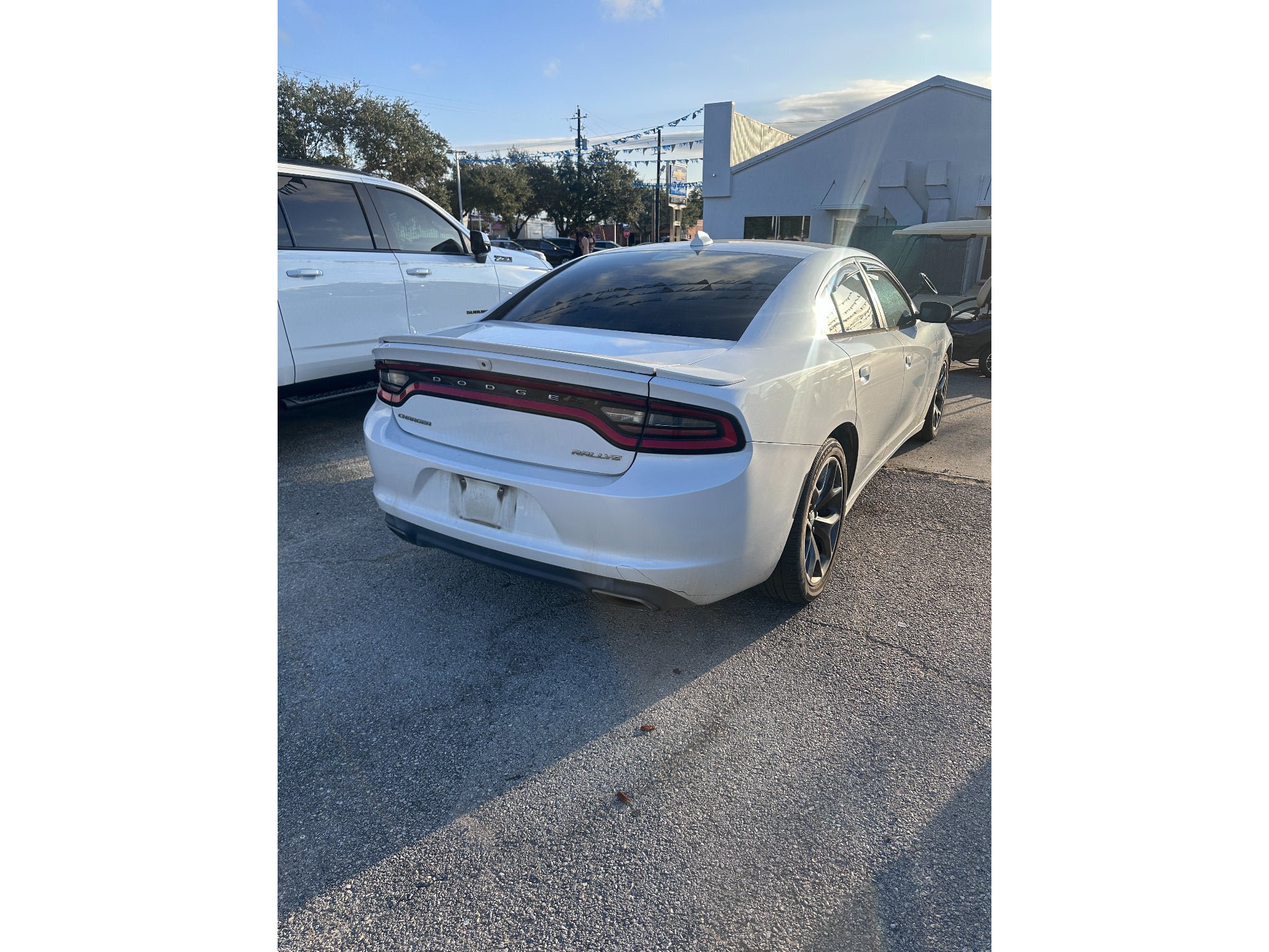 Used 2015 Dodge Charger SXT RWD image 2