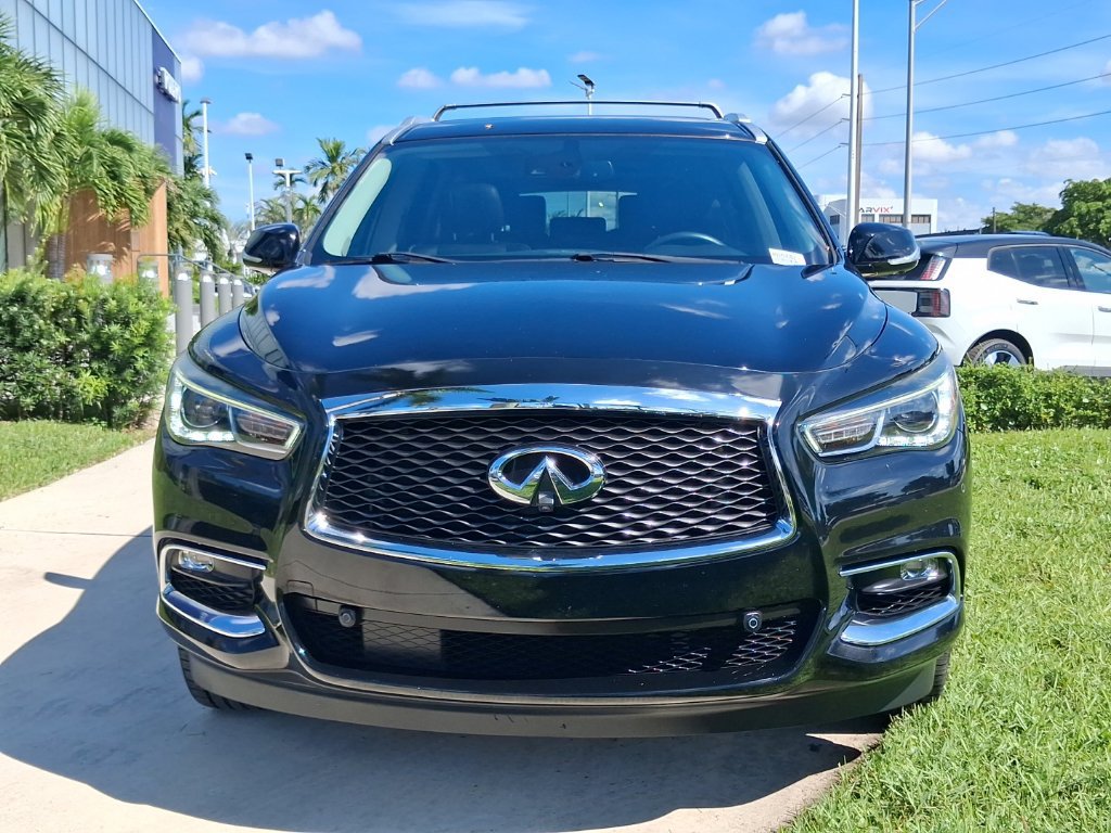 Used 2020 INFINITI QX60 Luxe w/ Sensory Package FWD image 2