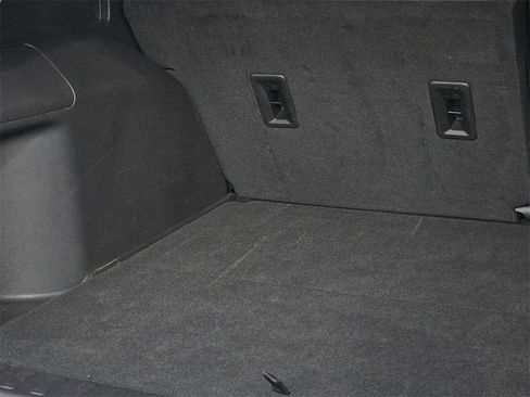 Used 2024 GMC Terrain SLE image 8