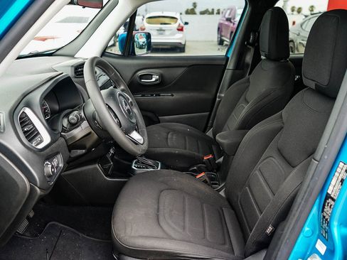 Used 2021 Jeep Renegade Latitude FWD image 17
