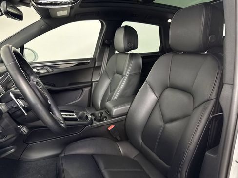 Certified 2024 Porsche Macan AWD/4WD image 5