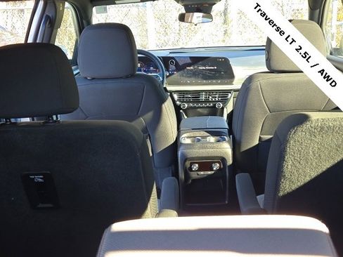 Used 2025 Chevrolet Traverse LT image 15