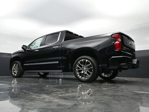 Used 2025 Chevrolet Silverado 1500 High Country AWD/4WD image 45