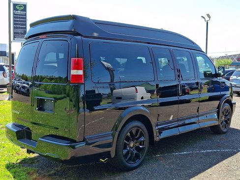 Used 2023 Chevrolet Express 2500 RWD image 4
