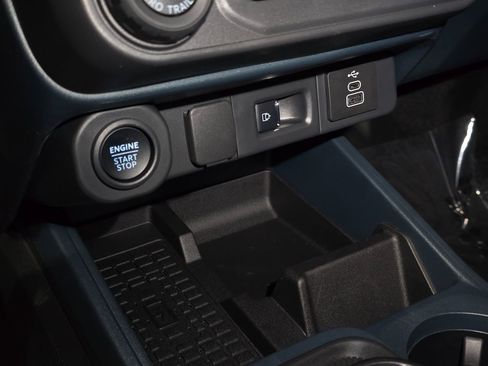 New 2025 Ford Maverick Lariat w/ Black Appearance Package image 31