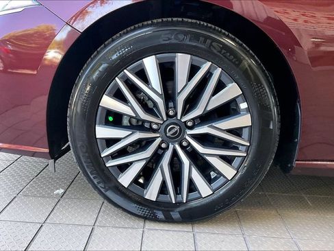 Used 2025 Nissan Altima 2.5 SV FWD image 32