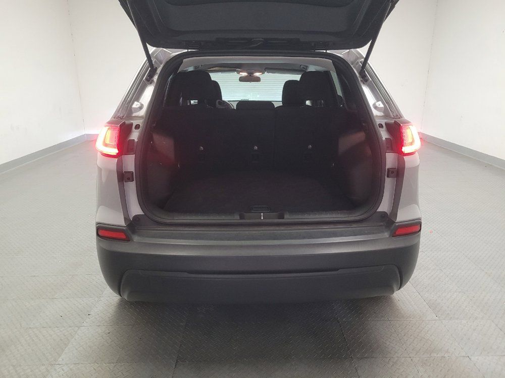 Used 2019 Jeep Cherokee Latitude w/ Popular Appearance Group FWD image 29