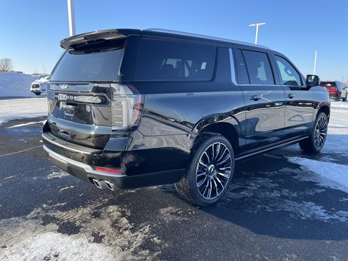 Used 2025 Chevrolet Suburban High Country image 5