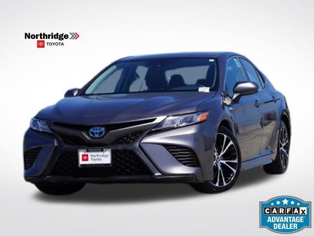 Used 2020 Toyota Camry SE FWD image 1