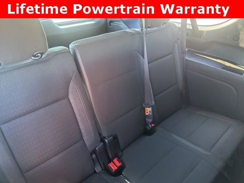 Used 2025 Chevrolet Suburban LS image 17