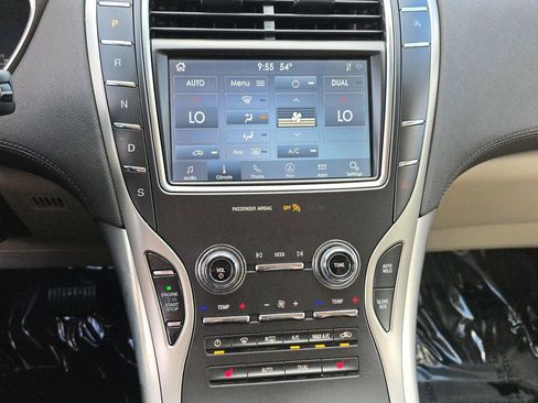 Used 2020 Lincoln Nautilus Standard w/ Equipment Group 101A image 31