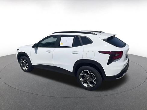 Used 2025 Chevrolet Trax LT FWD image 10