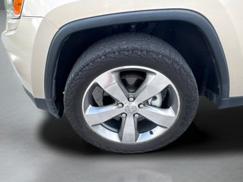 Used 2014 Jeep Grand Cherokee Limited w/ Trailer Tow Group IV AWD/4WD image 37