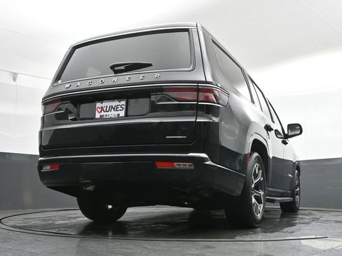Used 2024 Jeep Wagoneer Series III AWD/4WD image 42
