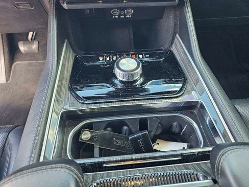 Used 2022 Jeep Wagoneer Series III RWD image 25
