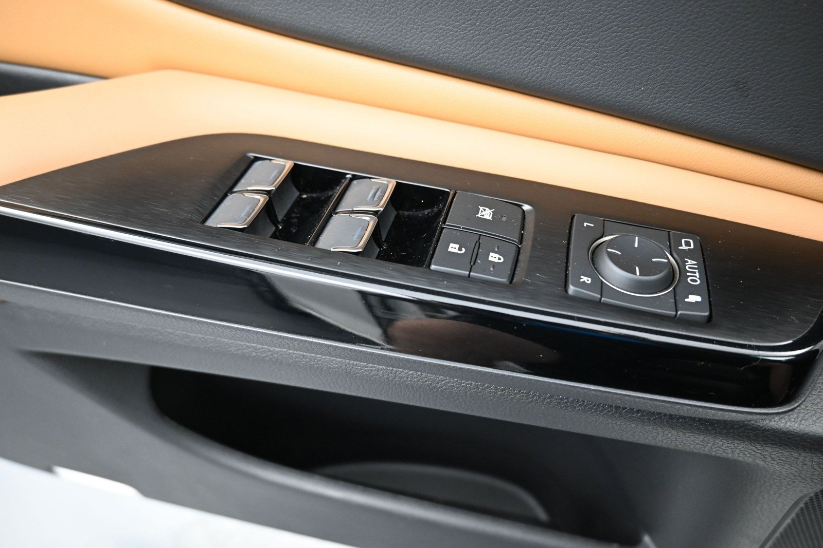Used 2025 Lexus ES 350 w/ Premium Package FWD image 16