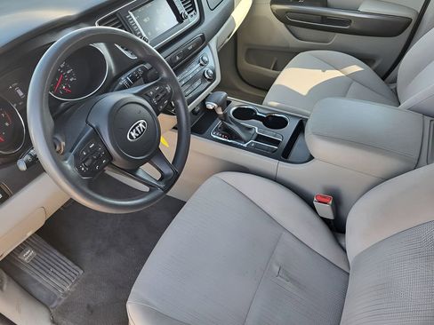 Used 2021 Kia Sedona LX image 12