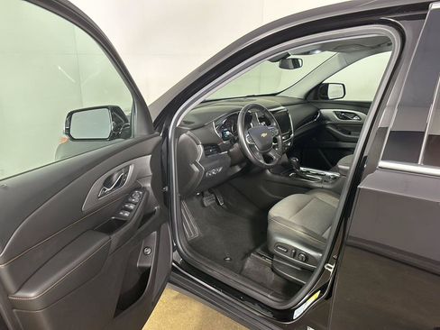 Used 2018 Chevrolet Traverse LT FWD image 2