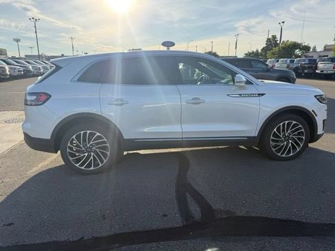 Used 2019 Lincoln Nautilus Reserve AWD/4WD image 11