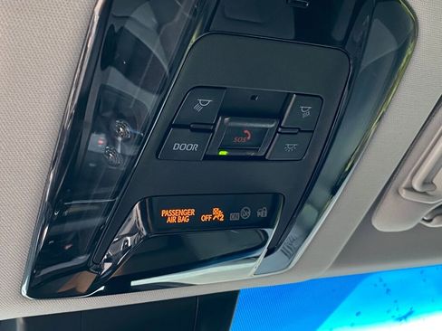 Used 2021 Toyota Venza LE image 26