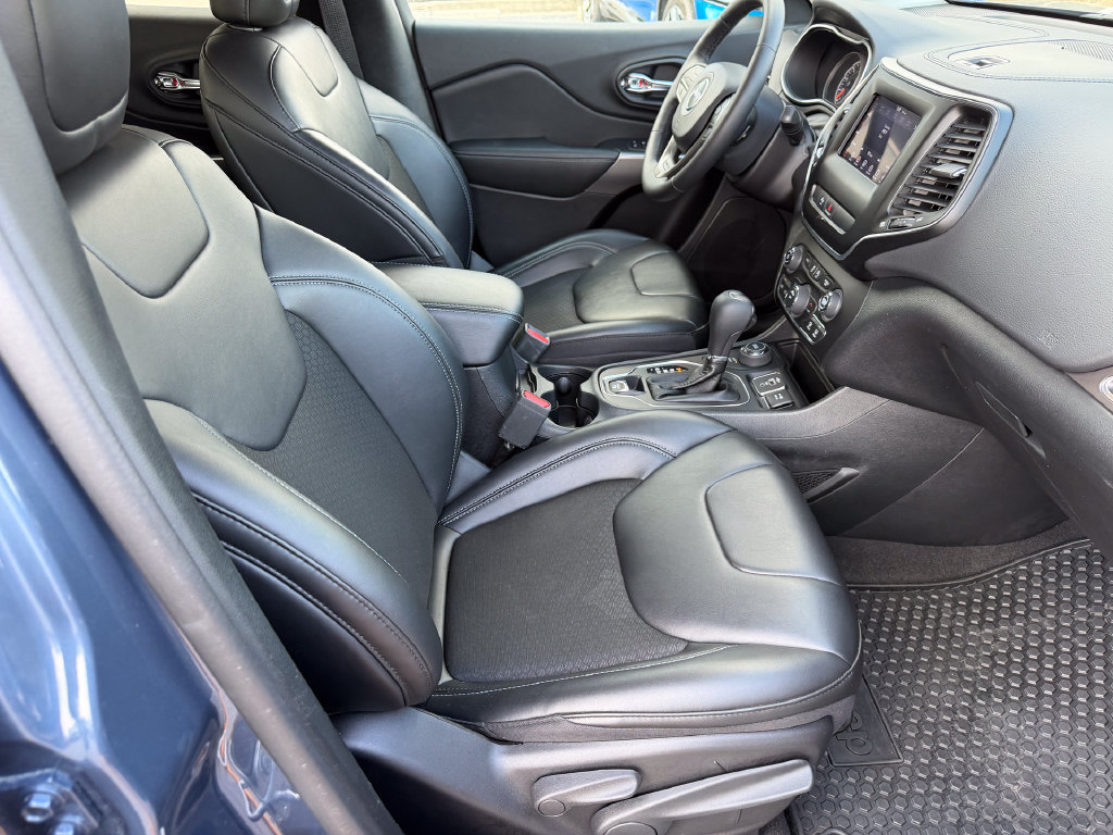 Used 2020 Jeep Cherokee Latitude Plus w/ Cold Weather Group AWD/4WD image 15