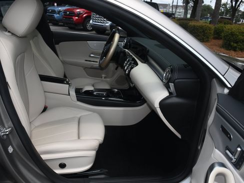Used 2021 Mercedes-Benz CLA 250 image 21