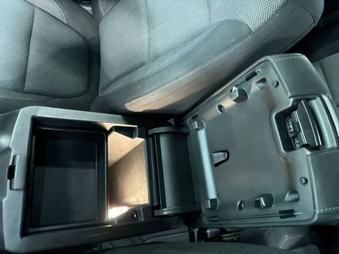 Used 2023 Chevrolet Traverse LT image 27