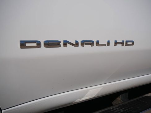 Used 2022 GMC Sierra 3500 Denali w/ Denali Ultimate Package image 11