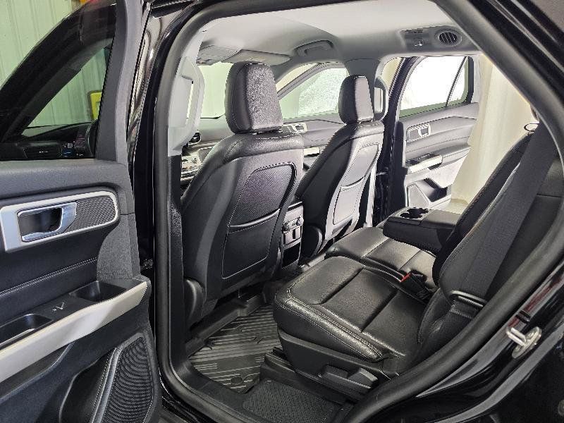 Used 2020 Ford Explorer XLT w/ Equipment Group 202A AWD/4WD image 15