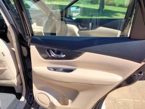 Used 2017 Nissan Rogue S image 22