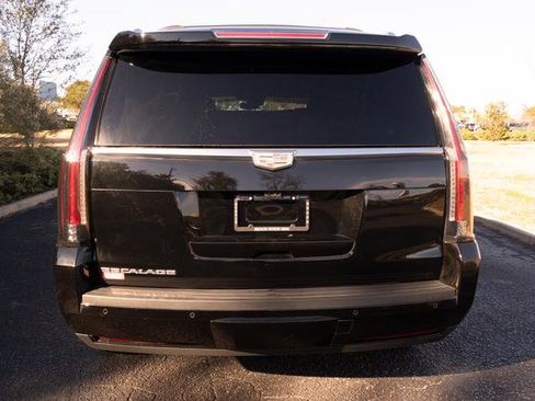 Used 2020 Cadillac Escalade Platinum image 4