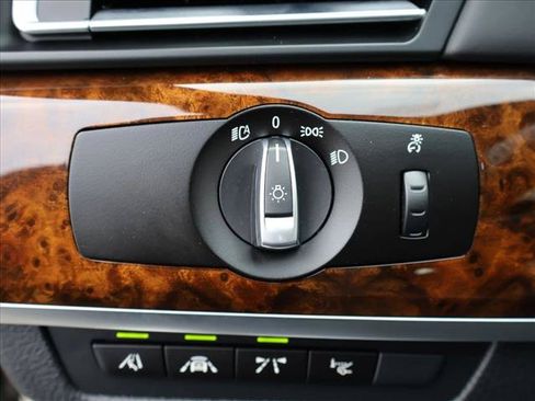 Used 2015 BMW 750Li xDrive AWD/4WD image 14
