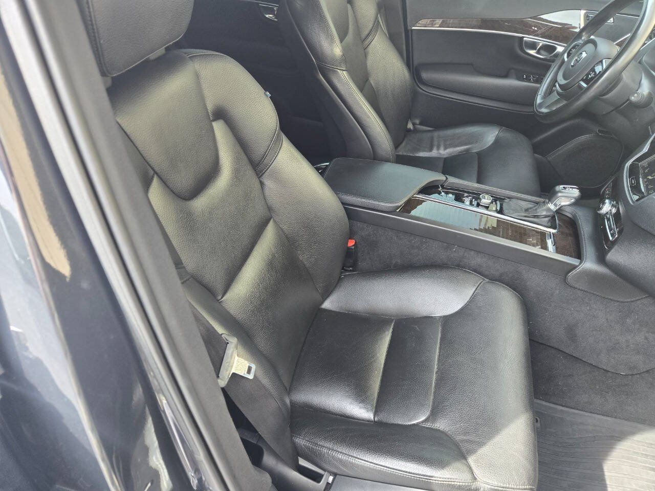 Used 2017 Volvo XC90 T6 Momentum w/ Vision Package AWD/4WD image 15