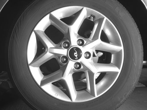 Used 2025 Kia Soul LX w/ LX Technology Package FWD image 21