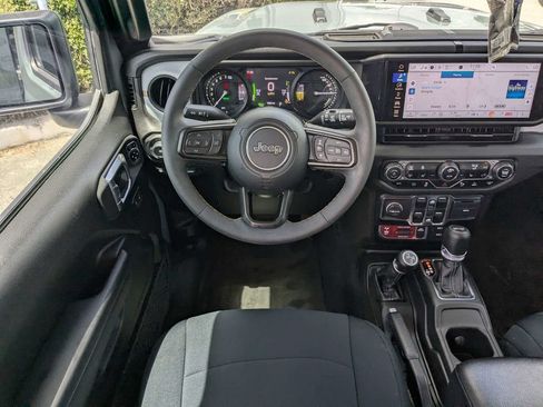 Used 2024 Jeep Wrangler Unlimited AWD/4WD image 14