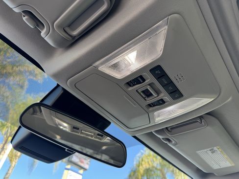 Used 2022 Toyota RAV4 XLE Premium image 31