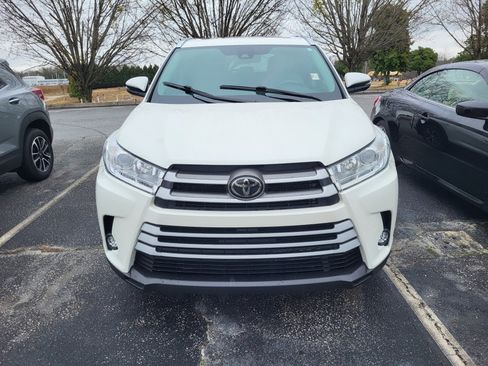 Used 2019 Toyota Highlander XLE image 2