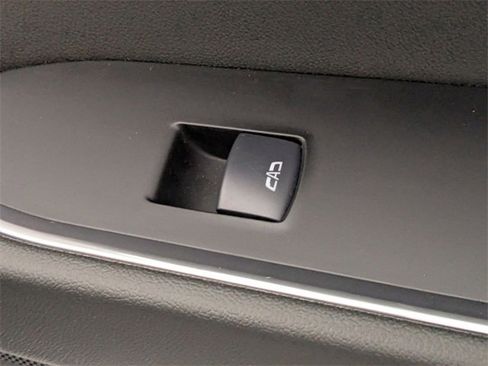 Certified 2025 GMC Sierra 1500 SLT image 34