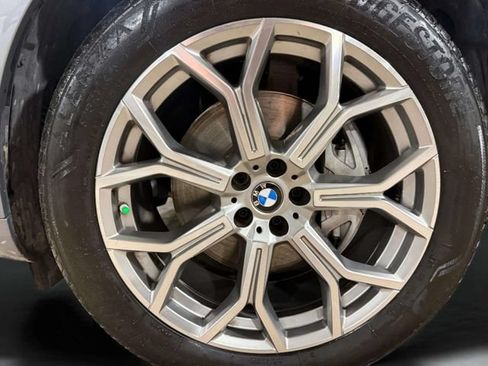 Used 2024 BMW X7 xDrive40i w/ Premium Package AWD/4WD image 38
