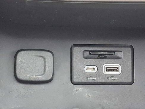 Used 2023 GMC Acadia Denali w/ Denali Technology Package image 24