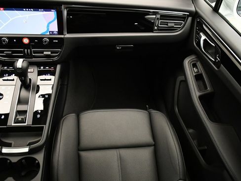 Certified 2026 Porsche Macan Turbo AWD/4WD image 25