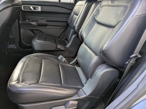 Used 2020 Ford Explorer XLT w/ Equipment Group 202A RWD image 19