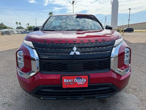 Used 2024 Mitsubishi Outlander SE FWD image 2