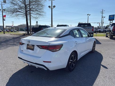 Used 2025 Nissan Sentra SV image 7