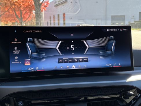 Certified 2025 BMW 230i Coupe image 29